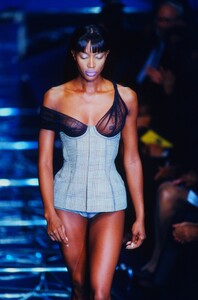 Versace 1998 Women RTW 24.jpg