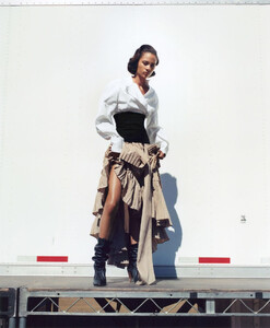 Vogue UK Feb 2017 - 02.jpeg