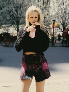 Vogue US July 1994 by Pamela Hanson.jpg