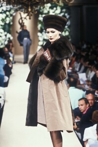 Yves Saint Laurent 1995 Haute Couture 14.jpg