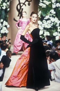 Yves Saint Laurent 1995 Haute Couture 164.jpg