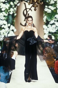 Yves Saint Laurent 1995 Haute Couture 173.jpg