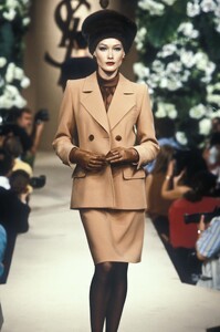 Yves Saint Laurent 1995 Haute Couture 45.jpg