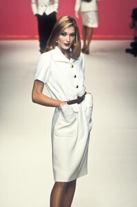 Yves Saint Laurent 1996 Women RTW 77.jpg