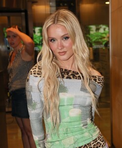 Zara_Larsson_Outside___The_One_Show___studios_in_London_06-13-20250010.jpg