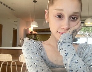 arianagrande-20250914_143847-533853241.jpg