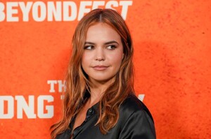 bailee-madison-debuts-satin-plaid-contrast-at-the-long-walk-premiere-in-la-2.jpg