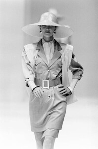 claieatk-MilaSchonSpring-1990-CoutureCollection   (13).jpg
