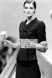 claieatk-MilaSchonSpring-1990-CoutureCollection   (2).jpg