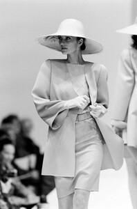 claieatk-MilaSchonSpring-1990-CoutureCollection   (4).jpg