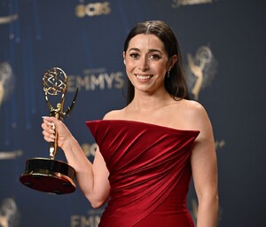 cristin-milioti-redefines-classic-drama-at-the-emmy-awards-0.jpg