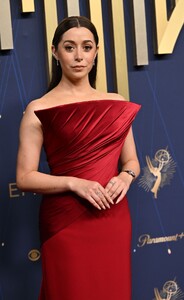 cristin-milioti-redefines-classic-drama-at-the-emmy-awards-1.jpg