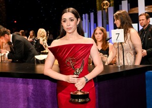 cristin-milioti-redefines-classic-drama-at-the-emmy-awards-7.jpg