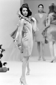 dalmac-Mila Schon Spring-S. 1990 - Couture Collection Milan (3).jpg