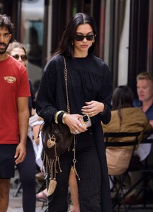 dua-lipa-commands-via-carota-effortless-boho-black-6.jpg