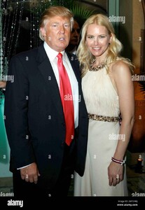 exclusive!!-donald-trump-and-valeria-mazza-at-a-private-party-at-the-coronation-ball-after-the-miss-universe-pageant-at-atlantis-on-paradise-island-in-the-bahamas-82309-2MT2H6J.jpg