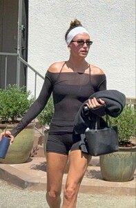 hailey-bieber-debuts-post-pilates-whiplash-chic-1.jpg