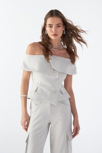 iconic-carrie-tailored-vest-grey-ff6a4b.jpg
