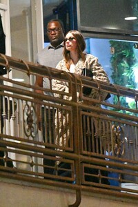 jenner-bieber-karanikolaou-dine-at-sushi-park-4.jpg