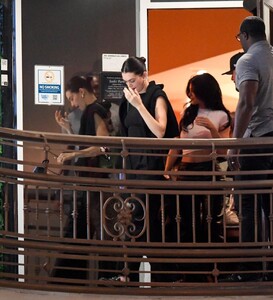 jenner-bieber-karanikolaou-dine-at-sushi-park-9.jpg