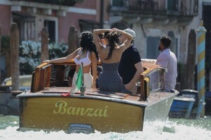 jenners-venetian-jaunt-style-sisters-take-the-canals-0.jpg