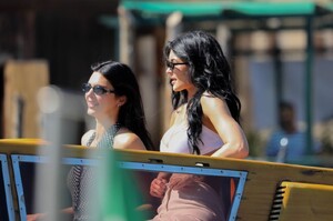 jenners-venetian-jaunt-style-sisters-take-the-canals-5.jpg