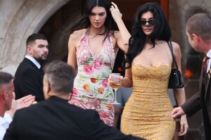 kendall-and-kylie-jenner-sail-into-venice-pre-wedding-soiree-11.jpg