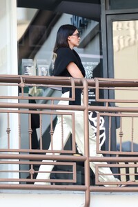 kendall-jenner-commands-casual-chic-at-sushi-park-1.jpg
