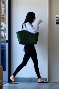 kendall-jenner-porsche-powered-errands-in-la-4.jpg