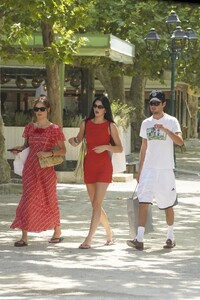 kendall-jenner-revives-tomato-girl-in-st.-tropez-july-5-2025-0.jpg
