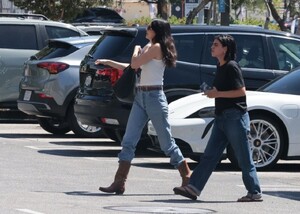 kendall-jenner-rocks-cowboy-boots-for-rei-outing-3.jpg