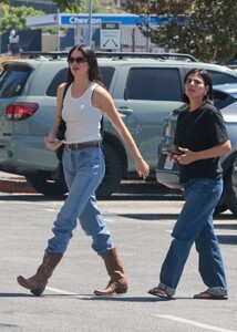 kendall-jenner-rocks-cowboy-boots-for-rei-outing-4.jpg