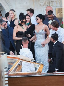 kendall-jenner-s-dark-romance-at-bezos-venice-wedding-4.jpg