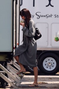 kendall-jenner-s-sudden-bangs-behind-the-scenes-0.jpg