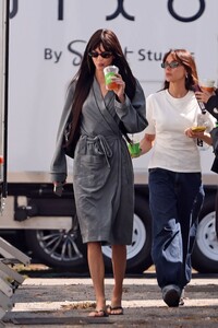 kendall-jenner-s-sudden-bangs-behind-the-scenes-3.jpg