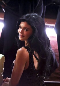 kylie-jenner-at-97th-academy-awards-9.jpg