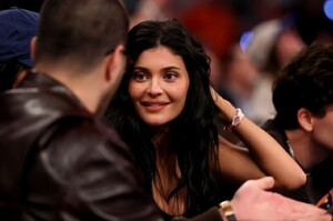 kylie-jenner-courtside-knicks-game-5.jpg