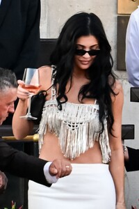 kylie-jenner-debuts-chloe-fringe-fantasy-in-venice-5.jpg