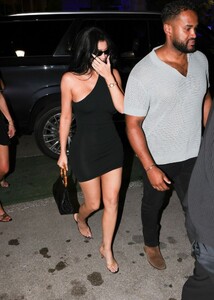 kylie-jenner-s-effortless-elegance-at-miami-dinner-2.jpg