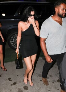 kylie-jenner-s-effortless-elegance-at-miami-dinner-6.jpg
