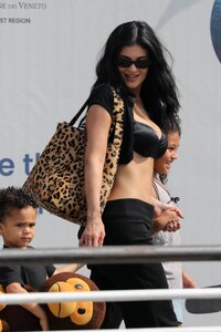 kylie-jenner-s-leopard-print-arrival-in-venice-1.jpg