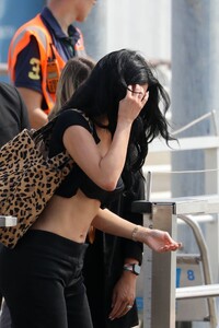 kylie-jenner-s-leopard-print-arrival-in-venice-4.jpg
