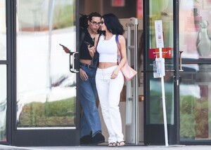 kylie-jenner-spotted-in-calabasas-wearing-manolo-blahnik-sandals-2.jpg