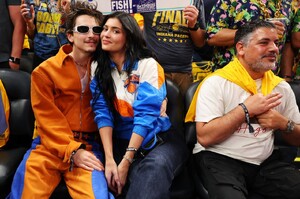 kylie-jenner-timothee-chalamet-courtside-style-game-6-2025-1.jpg