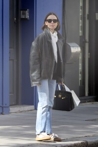 lily-collins-unveils-luxury-offduty-notting-hill-chic-4.jpg