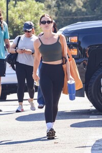 lucy-hale-steps-out-in-athleisure-armor-for-la-gym-run-august-2025-0.jpg