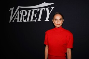 natalie-portman-at-variety-studio-at-toronto-international-film-festival-09-06-2025-5.jpg