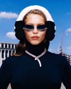 uk vogue 10-2025_4.jpg