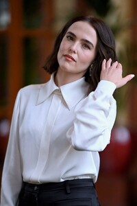 zoey-deutch-debuts-monochrome-power-look-at-deauville-sept-2025-8.jpg
