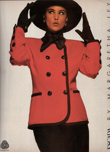 18-MARIECLAIREGR-Nov-1990-ESCADA-m.MonicaBellucci-ph.Unk.jpg